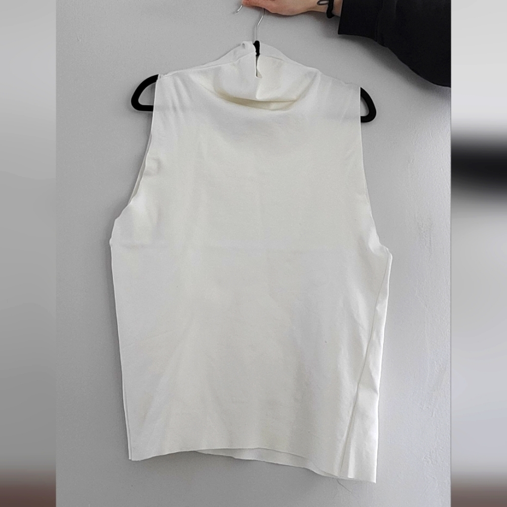 Weekday highneck sleeaveless top